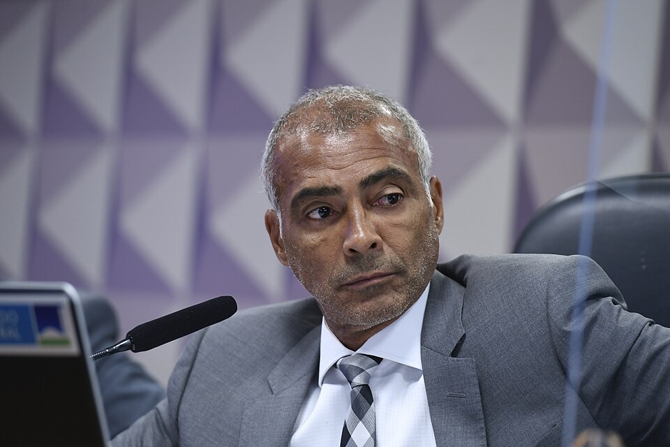 Tetracampeão em 1994 alega dificuldades de sobrevivência, após bloqueio de contas por dívidas