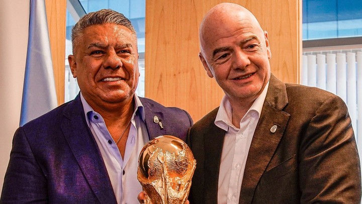 Enquanto apoia Infantino à frente da Fifa, presidente da AFA quer mais jogos na Argentina na Copa de 2030