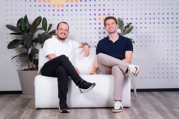 Funcionário larga Nubank, cria empresa com ajuda de IA e registra meio milhão de clientes