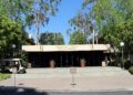 A sede da Warner Bros, em Burbank, na California.

Foto: 	Coolcaesar / Wikimedia Commons