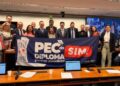 Jornalistas da FENAJ durante ato na Câmara Federal em 2025.

Foto: Divulgação / FENAJ