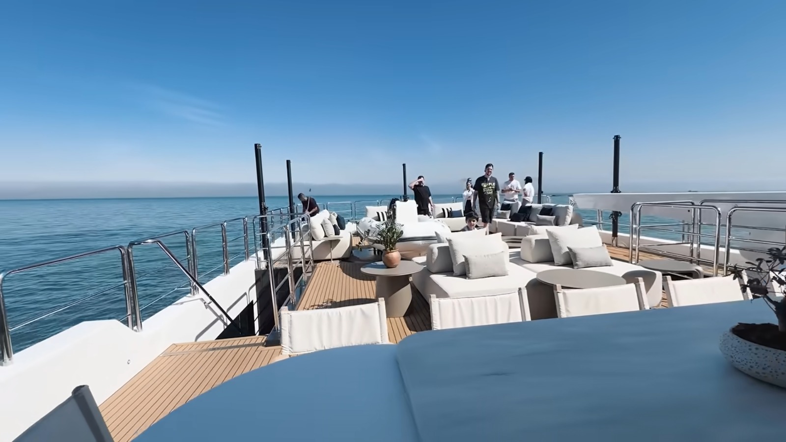 Ferrari dos iates: esposa de Neymar mostra imagens de barco avaliado em mais de R$ 100 milhões