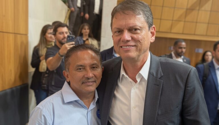 "Caneta Azul venceu pela arte", diz Tarcísio