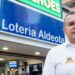 Alessandro Montenegro em frente à sua loteria.

Foto: Divulgação / Loteria Aldeota