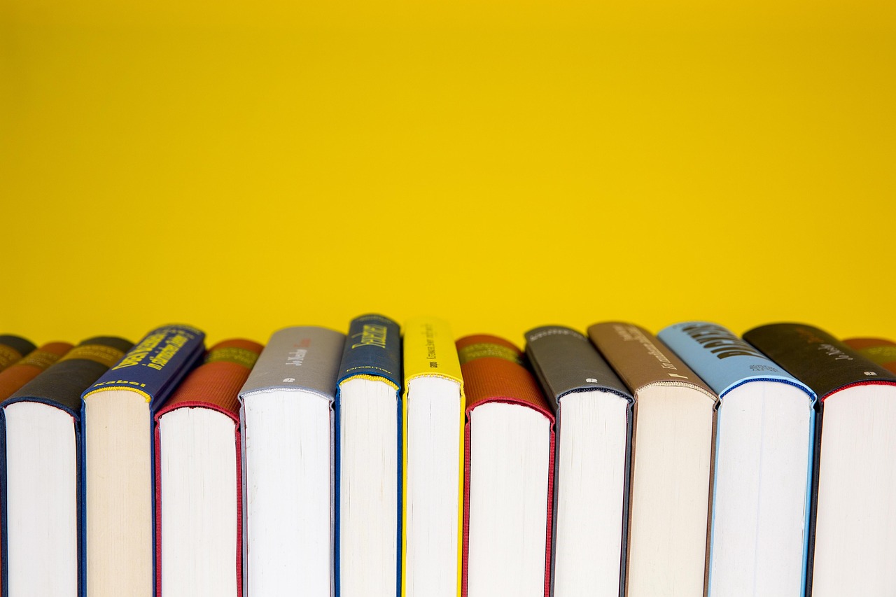 Amazon está comprando lotes de livros para treinamento de inteligência artificial