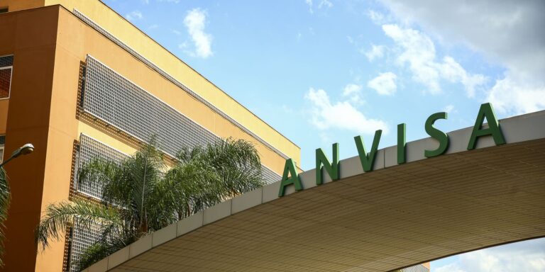 Anvisa fecha cerco suspende produção
