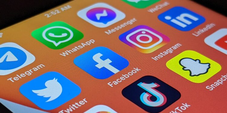 Suspensão discord redes sociais whatsapp