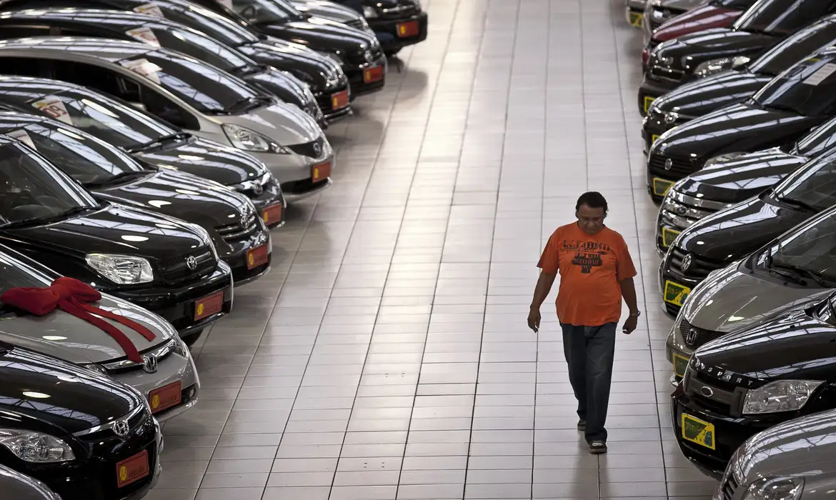Câmara aumenta teto de isenção para PCD e busca por informações sobre compra de carro aumenta 800%