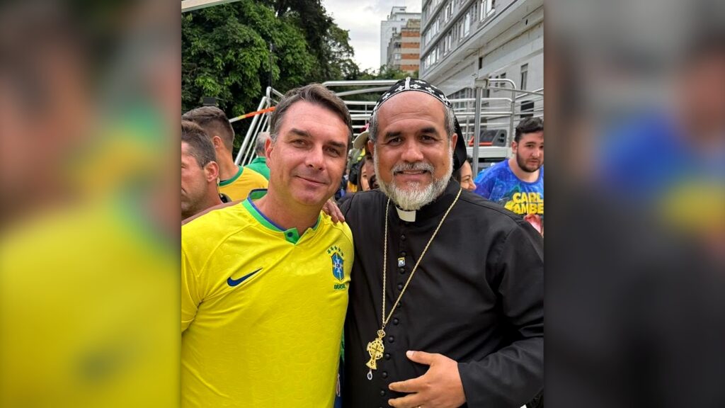 Flávio faz campanha para Padre Kelmon