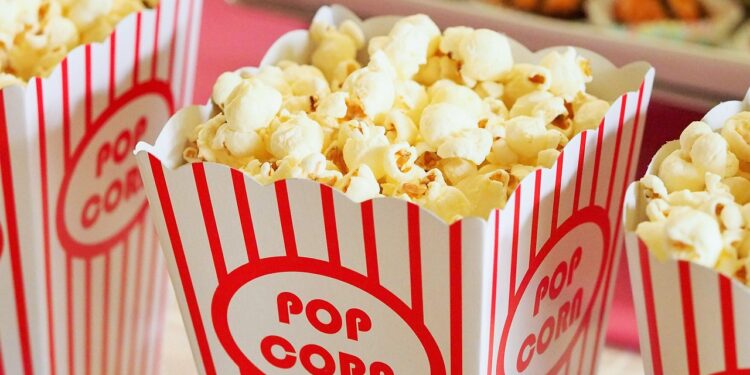 Cinema itinerante oferece filmes gratuitos