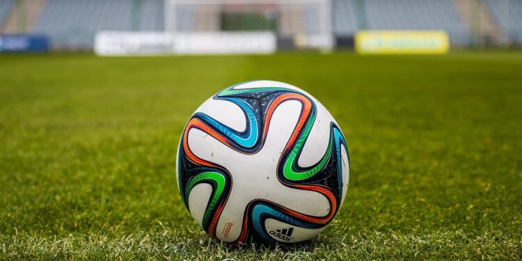 Clube espanhol age na surdina e anuncia contratação de zagueiro campeão do mundo - Imagem: Pixabay