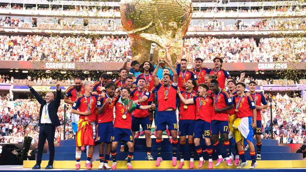 Herói da Copa do Mundo assina com novo clube por mais de R$ 300 milhões