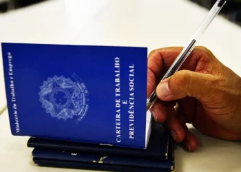 Empresa condenada por discriminação em demissão terá que indenizar ex-funcionária - Imagem: Marcello Casal jr/Agência Brasil