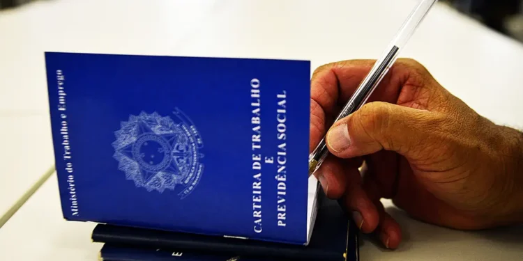 Empresa condenada por discriminação em demissão terá que indenizar ex-funcionária - Imagem: Marcello Casal jr/Agência Brasil