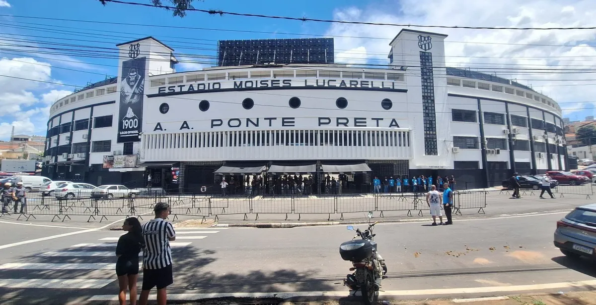 Tradicional time do futebol brasileiro entra em greve e cogita não entrar em campo em campeonato nacional