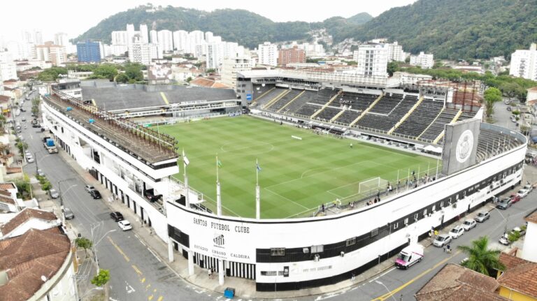 Gigante brasileiro faz obra estádio