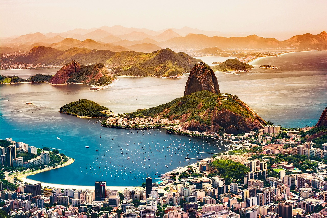 Grupo tenta acessar ilha no Rio de Janeiro e precisam ser resgatadas pelo Corpo de Bombeiros