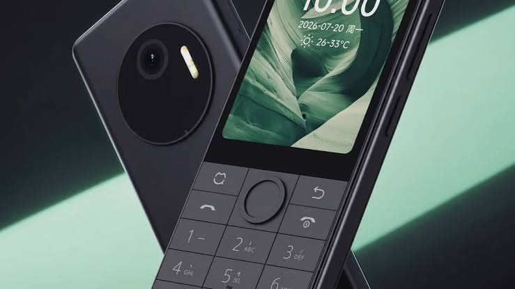 Celular que lembra os antigos modelos da Nokia retoma teclado físico e sistema Android