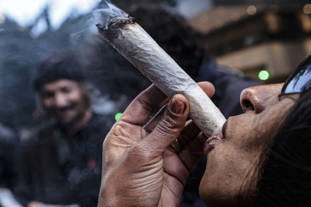 Por que todo maconheiro pensa que é artista?