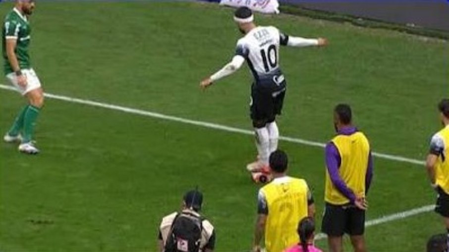 Memphis surpreende torcedores e provoca rival em primeiro treino após renovação