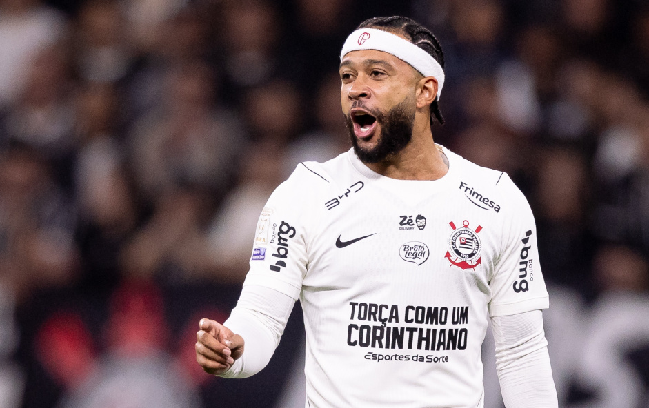 Acerto com o Corinthians vai render mais de R$ 100 milhões a Memphis Depay
