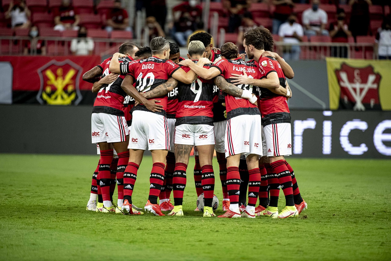 No fim de contrato com o Flamengo, atacante recebe proposta da Itália
