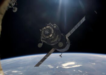 Órbita terra está cheia satélites