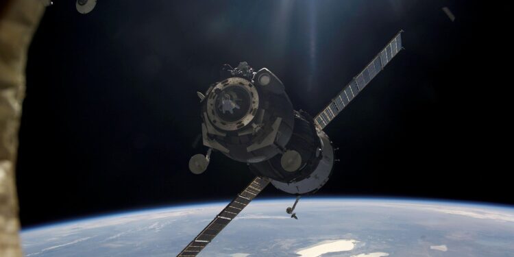 Órbita terra está cheia satélites