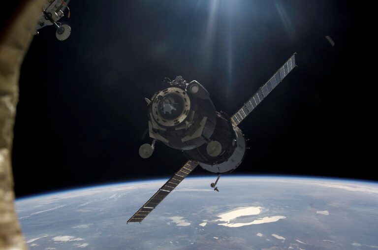 Órbita terra está cheia satélites