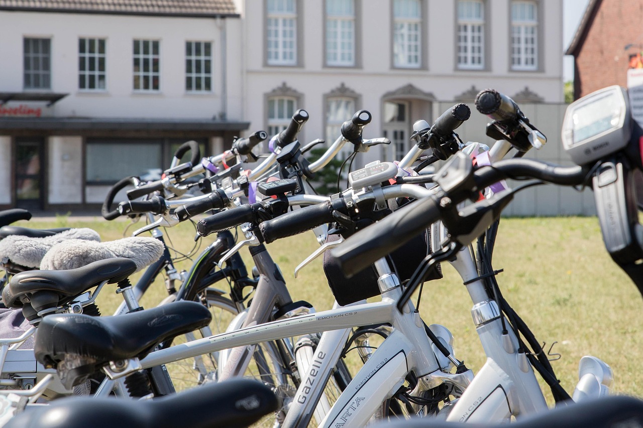 Pais que deixarem filhos menores andarem de bicicleta elétricas serão multados