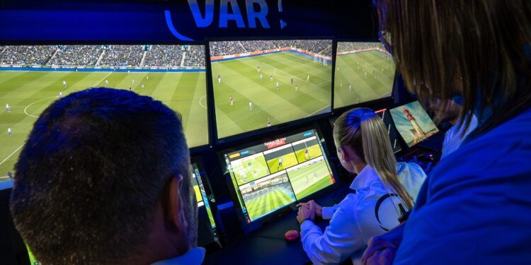 Aumentar transparência futebol decisões var
