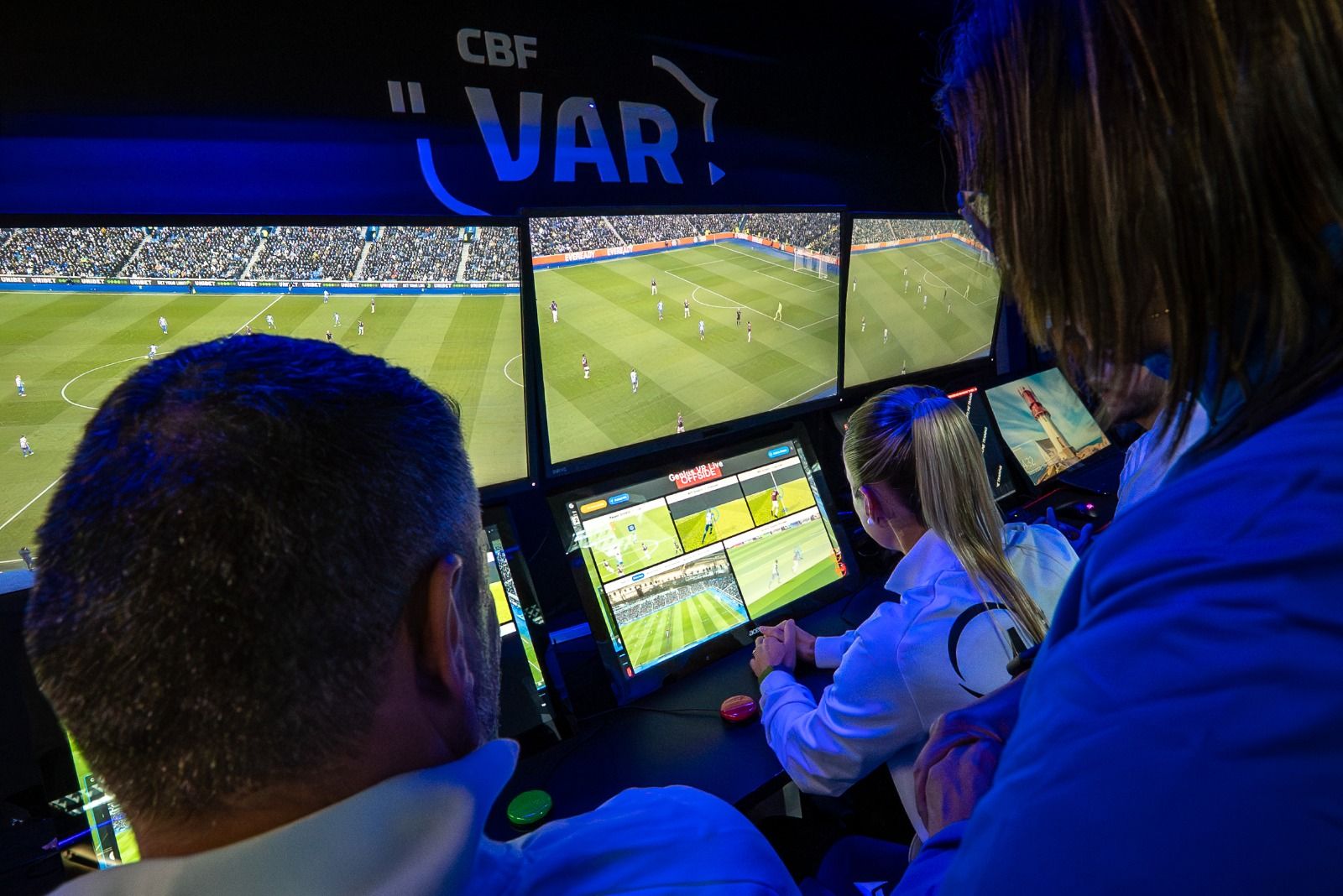 Para aumentar transparência no futebol, decisões do VAR serão divulgadas para todos