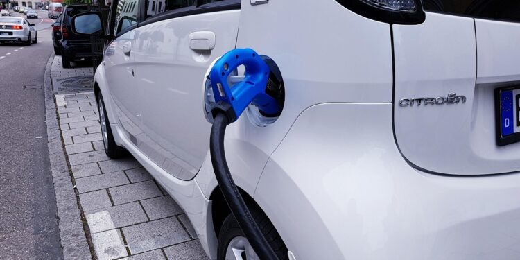 Primeira três carros elétricos estão