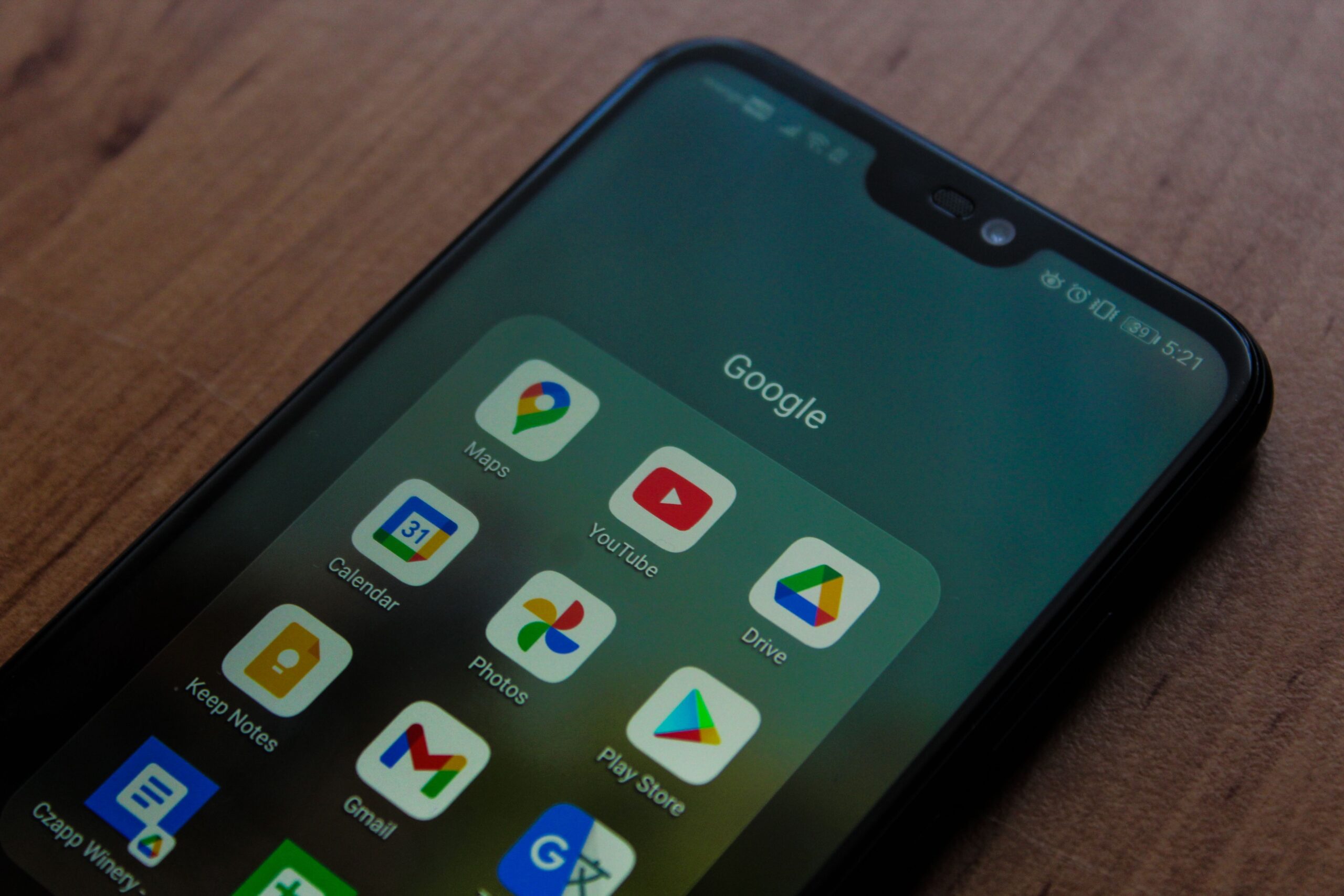 Justiça bate martelo e determina que Google facilite busca por rivais em sua plataforma