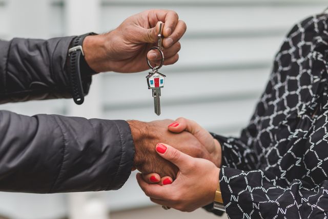Brasileiros de baixa renda podem se inscrever em disputa por casas que serão doadas pelo governo