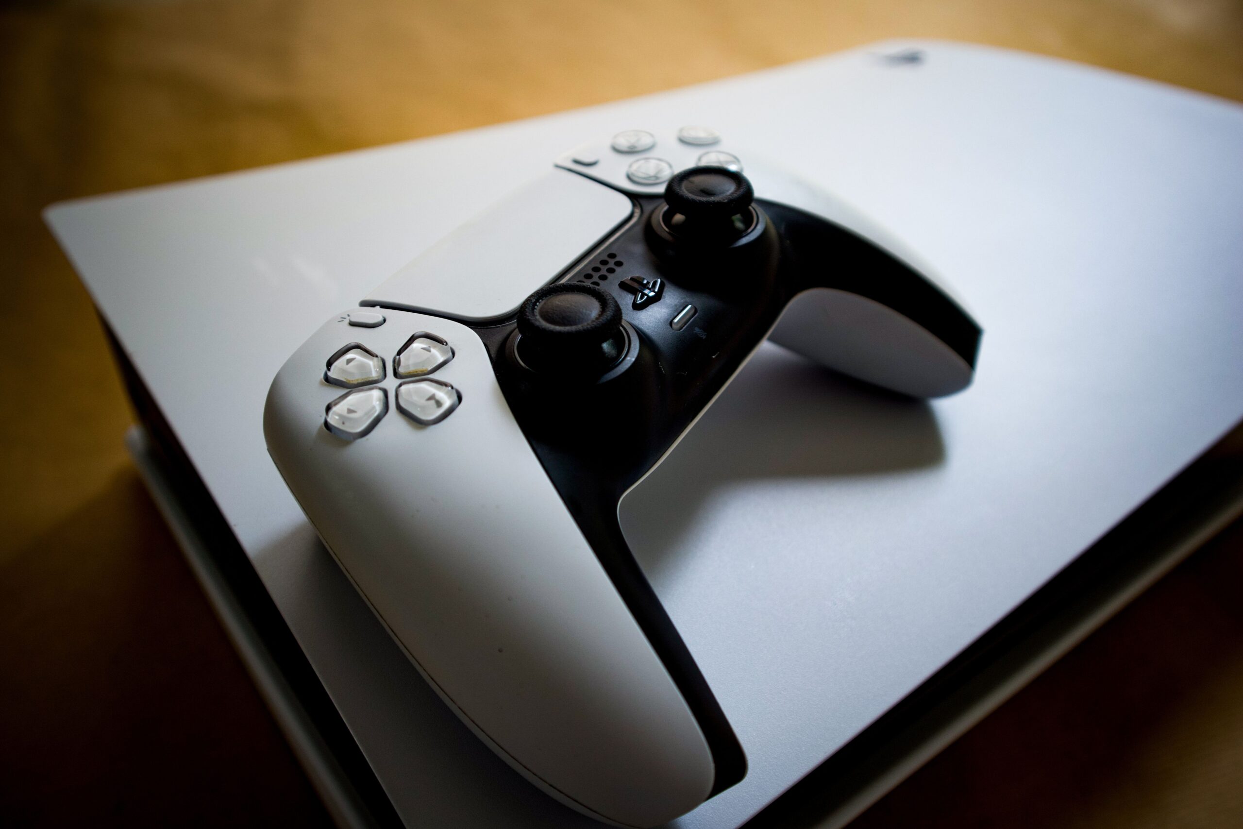 Enquanto PC Gamer custa mais de R$ 10 mil, PlayStation 5 custa muito menos