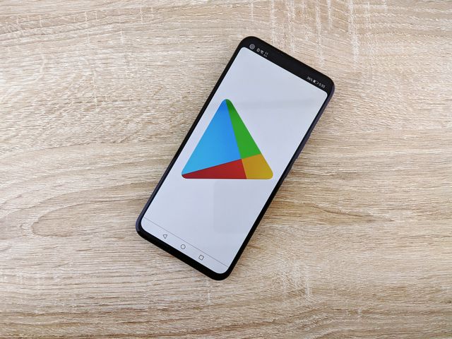 Google toma atitude inédita e coloca aplicativo rival à disposição na Google Play