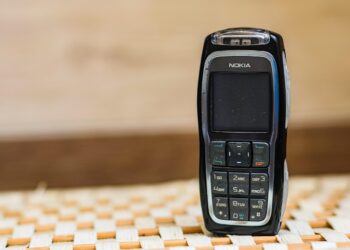 Tijolão volta nokia retoma celular