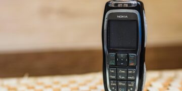 Tijolão volta nokia retoma celular