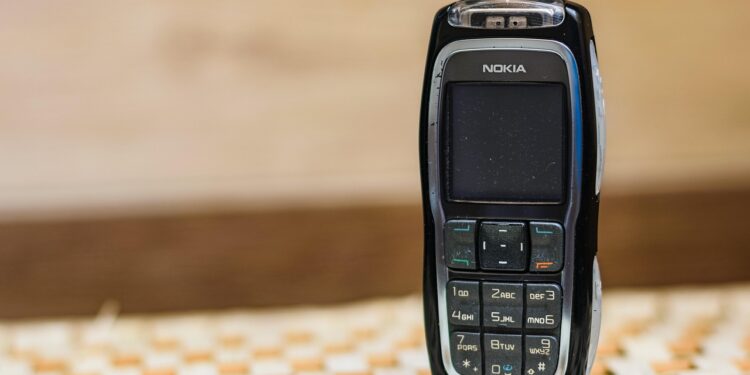 Tijolão volta nokia retoma celular