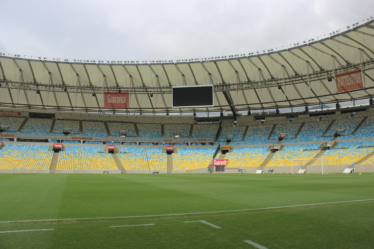 Zagueiro do Flamengo faz duras críticas ao gramado do Maracanã