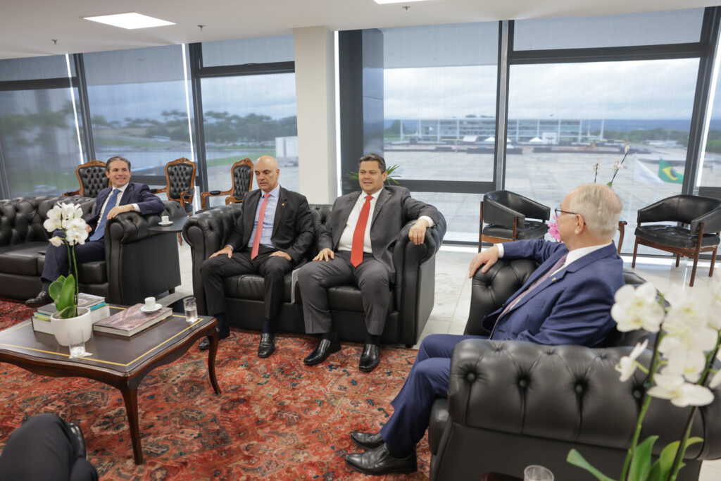 Uma reunião de três horas entre Moraes e Alcolumbre