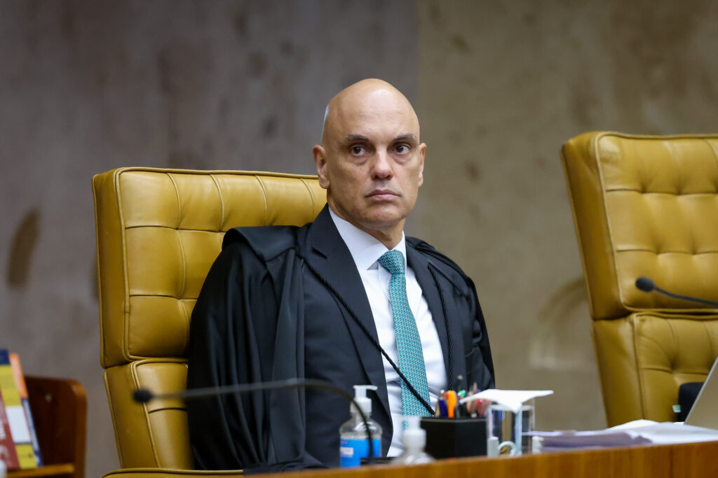 Moraes insinua que PF recebeu auxílio de "órgão estrangeiro" contra ele