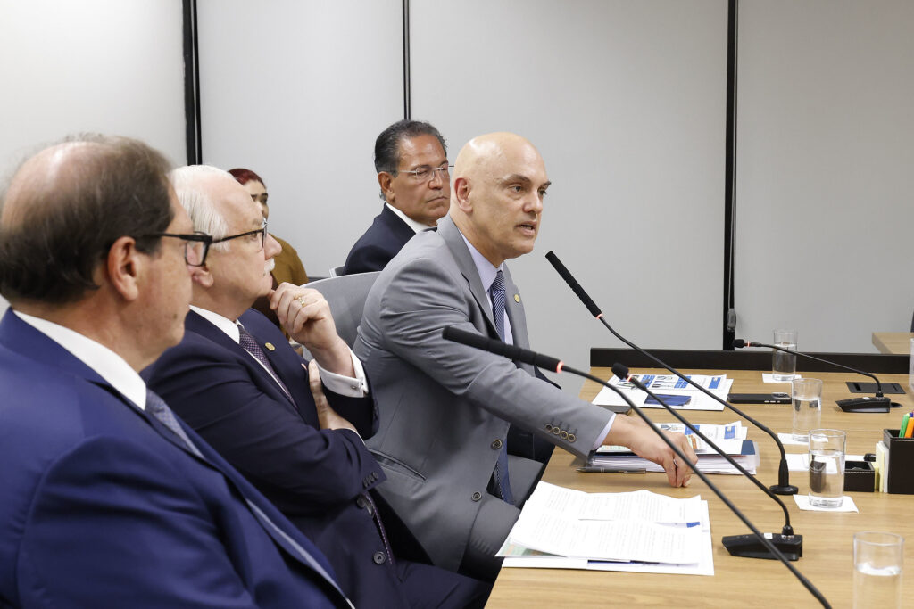 PF identifica que Vorcaro enviou mensagens a Moraes