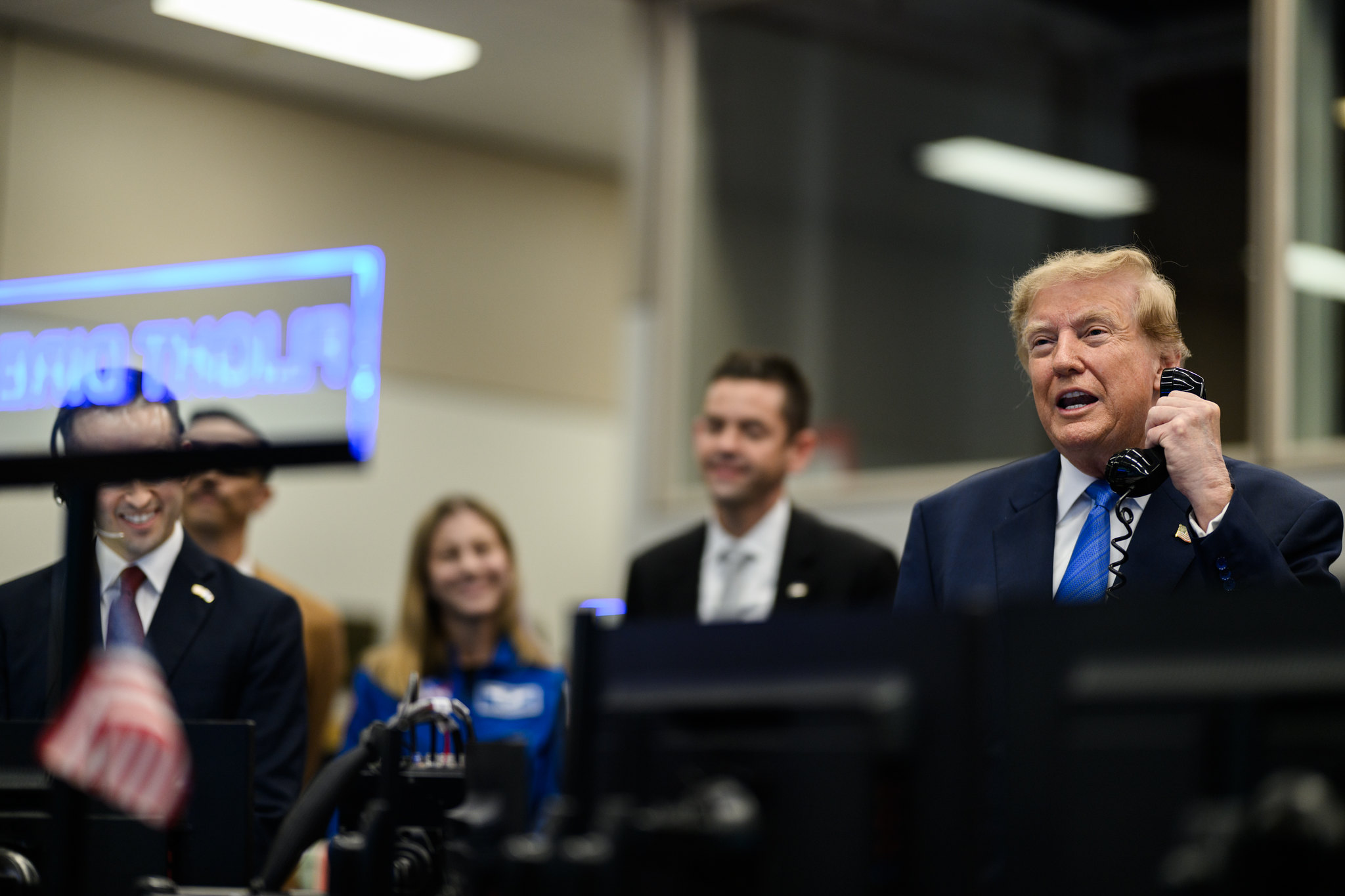 Trump volta a falar no "Estreito de Trump"