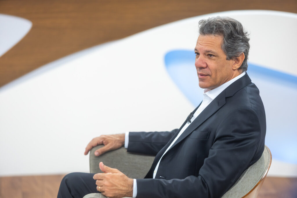 Haddad minimiza influência da amiga de Lulinha em Brasília