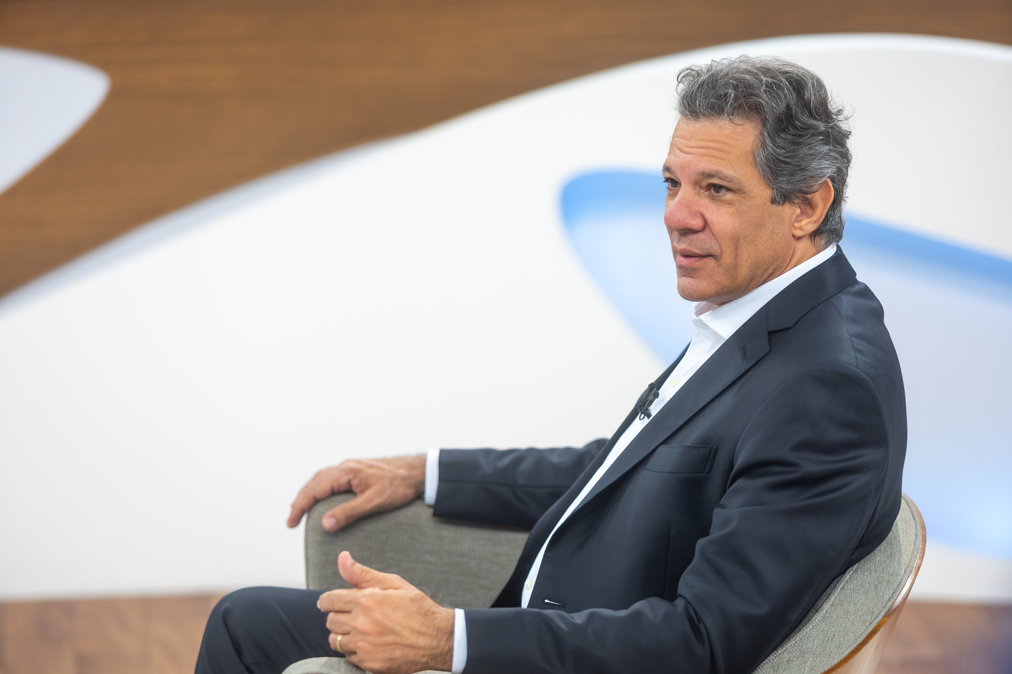 Haddad minimiza influência da amiga de Lulinha em Brasília