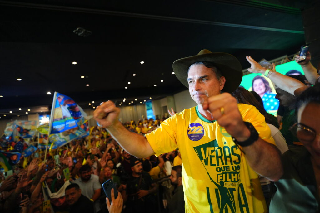 Flávio já começou a campanha pelo voto útil