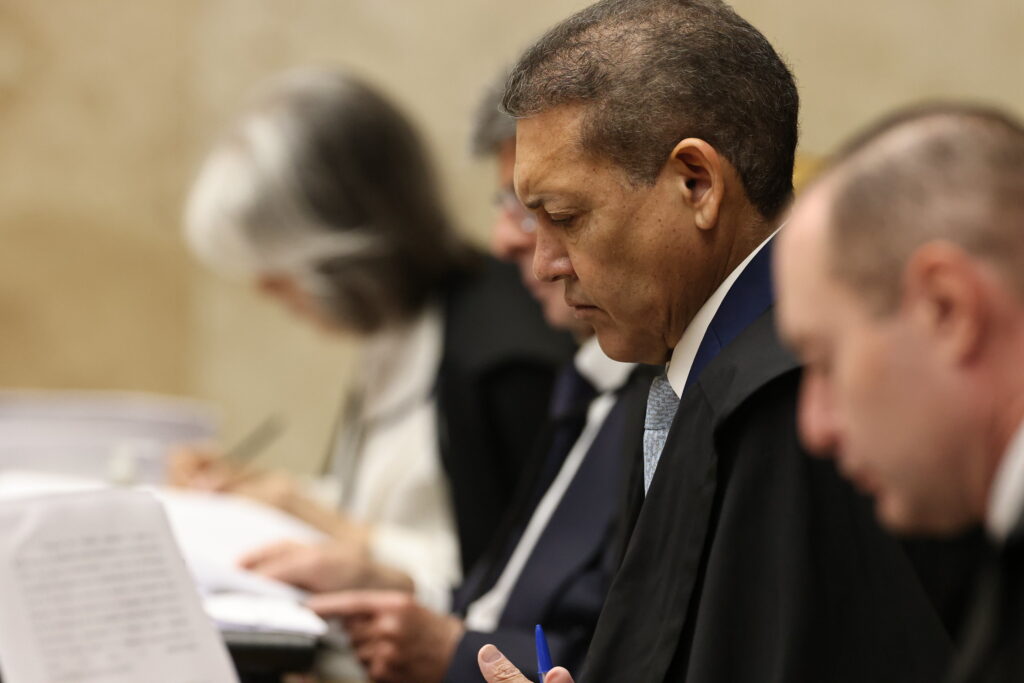 O covarde e excêntrico impedimento de Nunes Marques
