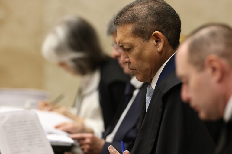 O covarde e excêntrico impedimento de Nunes Marques